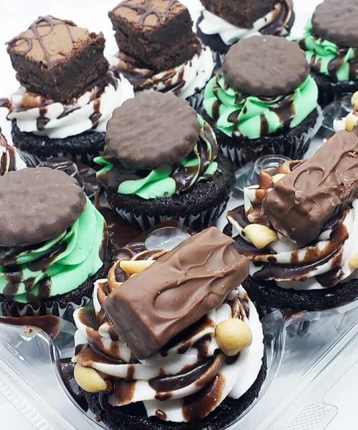 Cupcakes with cookies and snickers on top